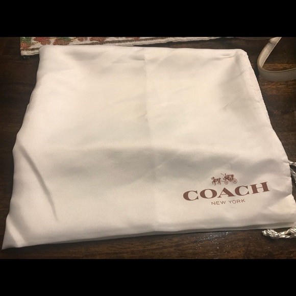 COACH Winter White Super Soft Leather Purse!!!! - Picture 2 of 6